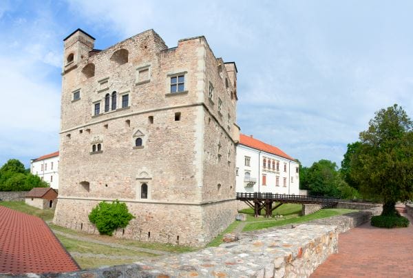 Castillo Real y fortaleza Rakoczi en Sarospatak