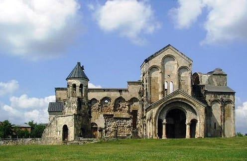 La Catedral de Bagrati y el monasterio de Ghelati La Catedral de Bagrati y el monasterio de Ghelati