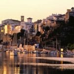 La bella ciudad de Mahón en Menorca