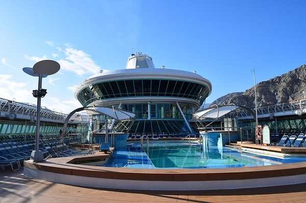 Piscina en barco de Royal Caribbean