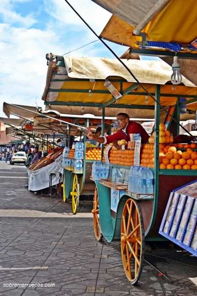 Puesto de naranjas en el zoco de Marrakech