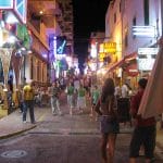 San Antonio, atardeceres y fiestas jóvenes en Ibiza