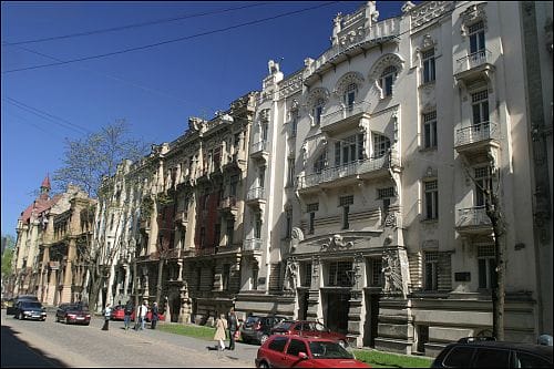 Un paseo por la calle Alberta iela, en Riga