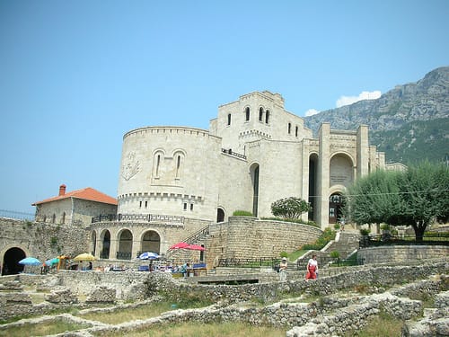 El Castillo de Kruja y su museo, en Albania