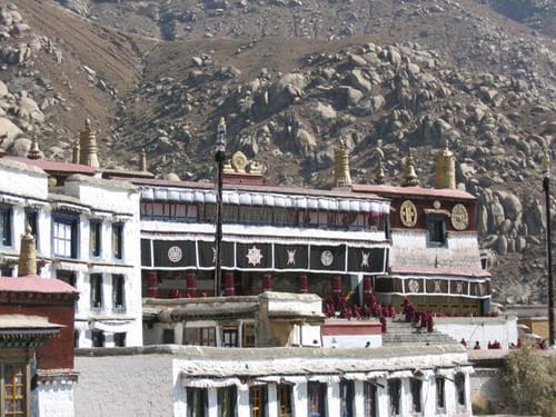 El antiguo monasterio Deprung en el Tíbet