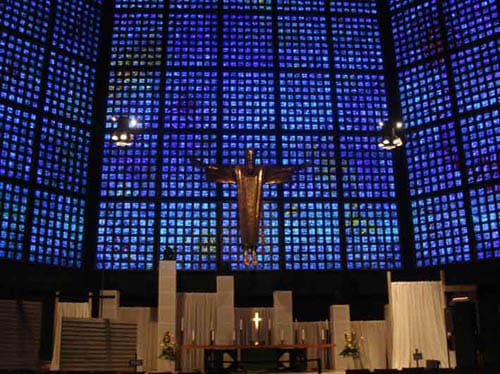 Iglesia Memorial Kaiser Wilhem, en Berlín Iglesia Memorial Kaiser Wilhem, en Berlín