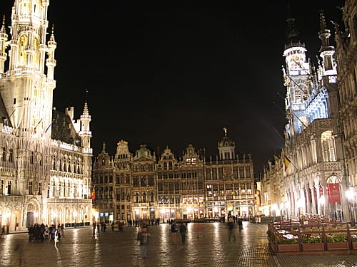 Grand Place de Bruselas de noche