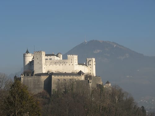 El gran Castillo de Hohensalzburg, en Salzburgo