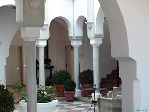 Hotel Cortijo Bravo patio interior