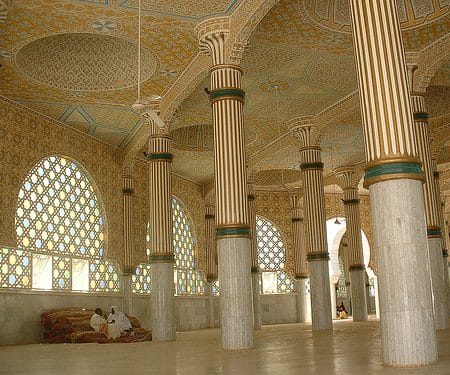 Interior de la Gran Mezquita de Touba