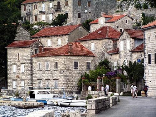 Kotor, una antigua ciudad de Montenegro Kotor, una antigua ciudad de Montenegro