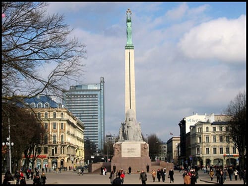 El Monumento a la Libertad, en Riga