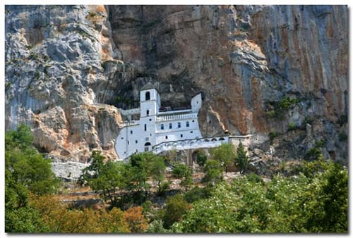El Monasterio Ostrog, maravilla en Montenegro