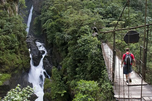 Cascada del Pailon del Diablo en Ecuador