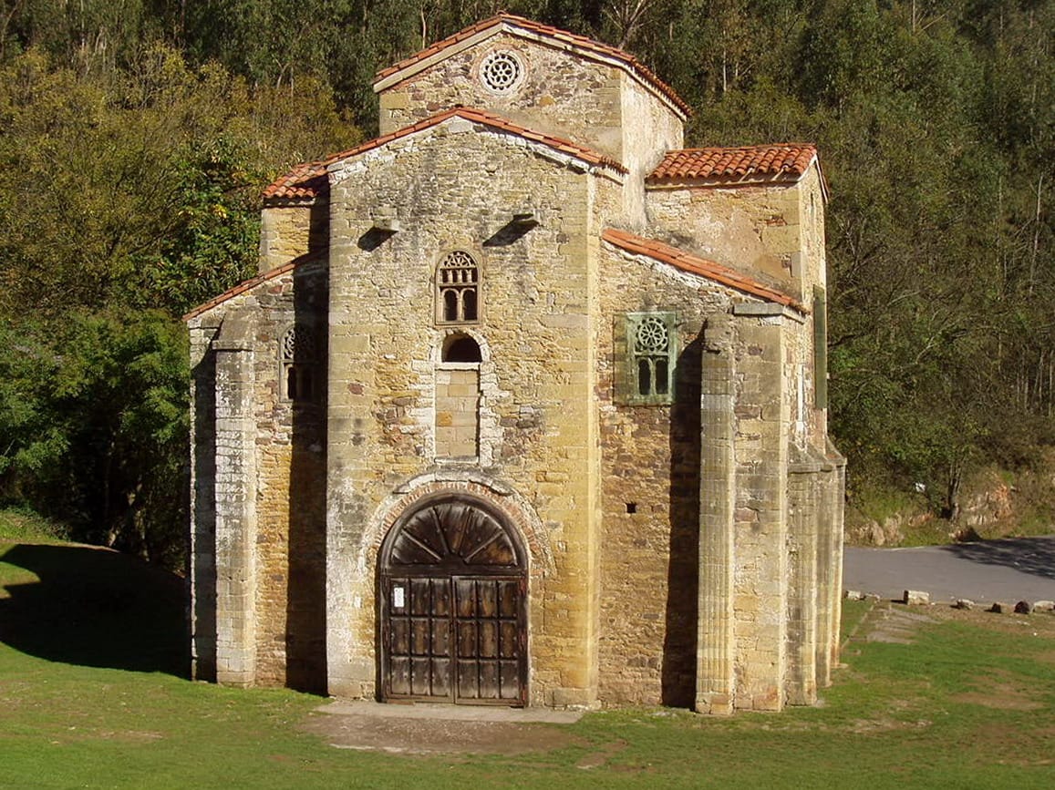 Oviedo: Monte Naranco sembrado de Arte Prerromanico Oviedo: Monte Naranco sembrado de Arte Prerromanico