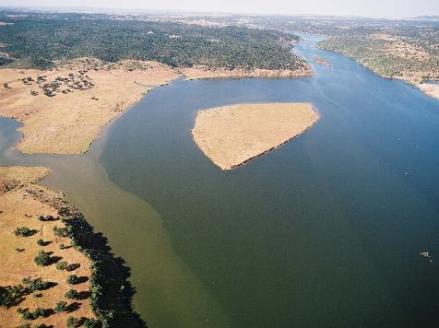 Lago Alqueva, navegar tierra adentro