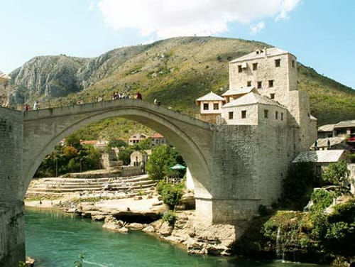 Stari Most, el puente de Mostar, en Bosnia