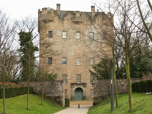 La Torre Alloa, historia en Escocia